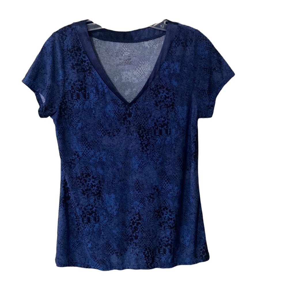 Alfani essential v neck size M